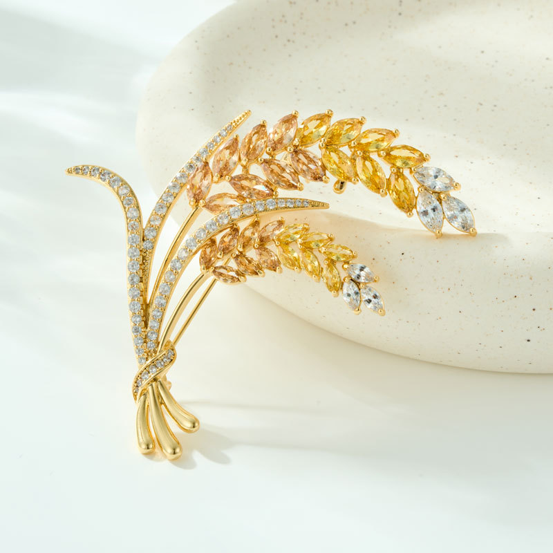 Original Design, High-end Gradient Gold Wheat Ear Brooch, Copper Alloy, Real Gold Plated, Fashionable Clothing Accessory, Corsage Pin.