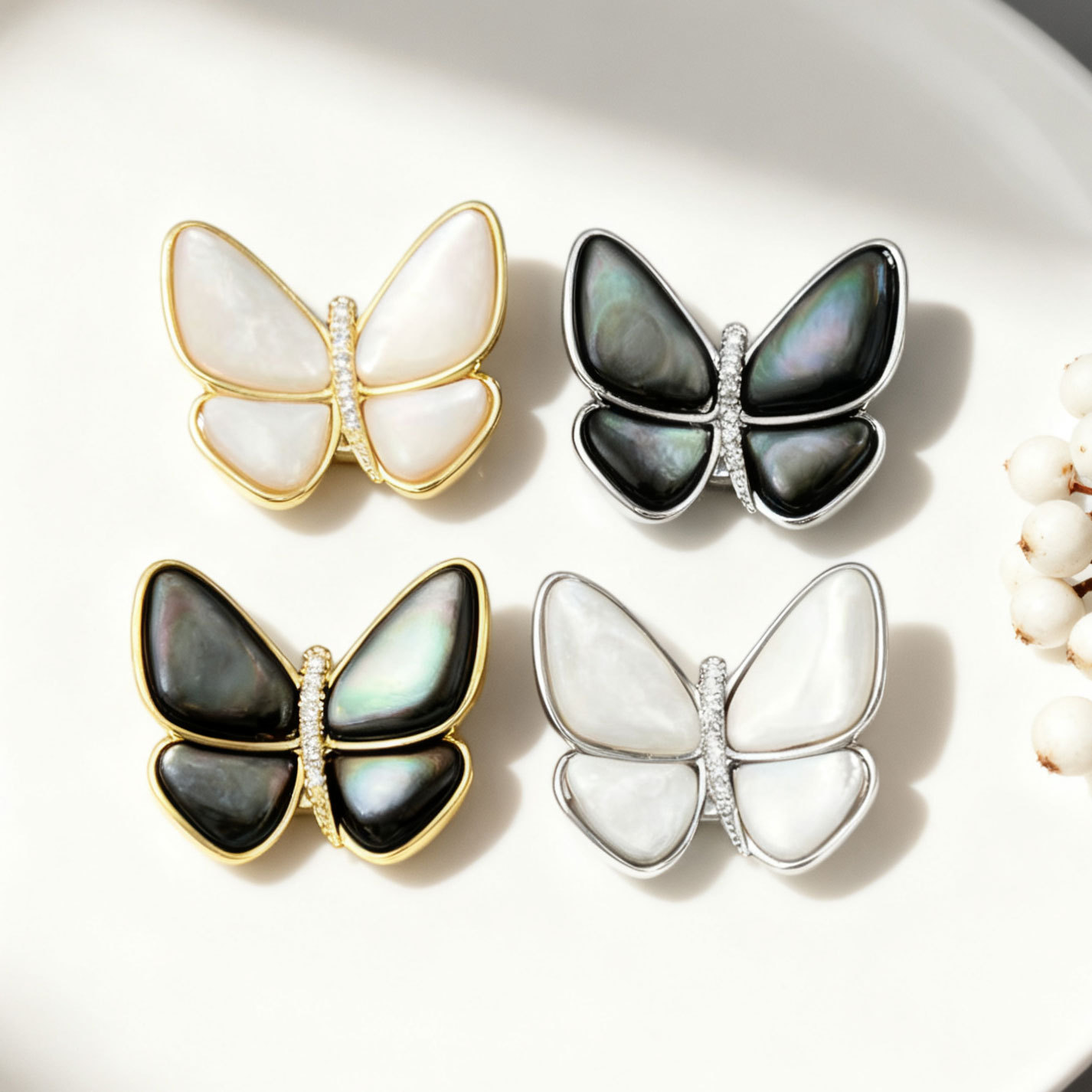 Luxury And Sophisticated Natural Mother-of-pearl Butterfly Magnetic Brooch, Copper Alloy, Genuine Gold Plating, Inlaid With Zirconium Magnets.