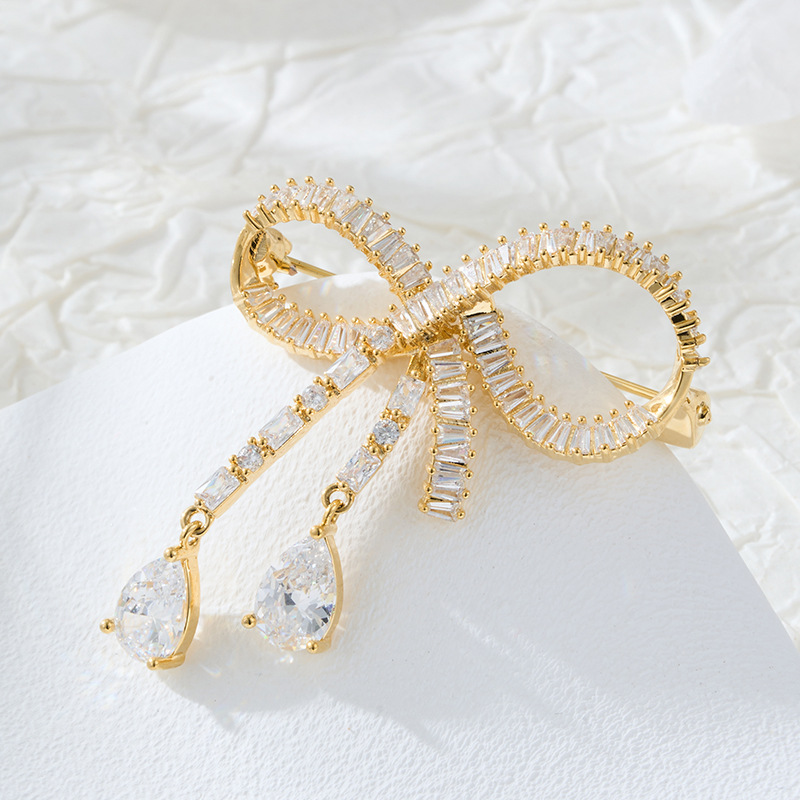 A Unique And Stylish Bow Brooch, Made Of Copper Alloy, Plated With Real Gold And Inlaid With Zircon, Exquisite Women's Pin.