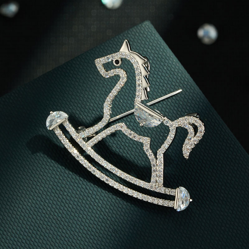 Lucky Horse Zodiac Brooch - Playful And Luxurious Style, Made Of Copper Alloy With Micro-inlaid Zircon And Gold Plating