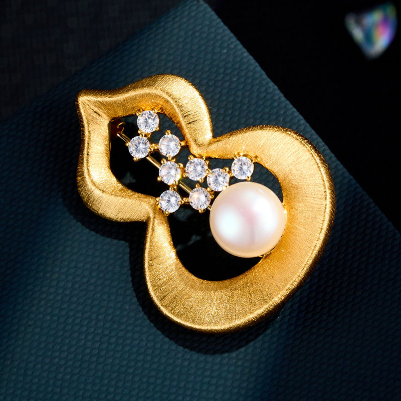 High-end, Modern Chinese Style Gold Brushed Gourd Brooch, Copper Inlaid With Zircon, Freshwater Pearl, And Genuine Gold Electroplated, Exquisite Pin.