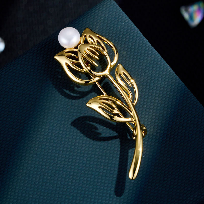 French-style Elegant Openwork Tulip Brooch, Copper Alloy, Gold-plated, Freshwater Pearl, High-end And Exquisite Flower Pin.