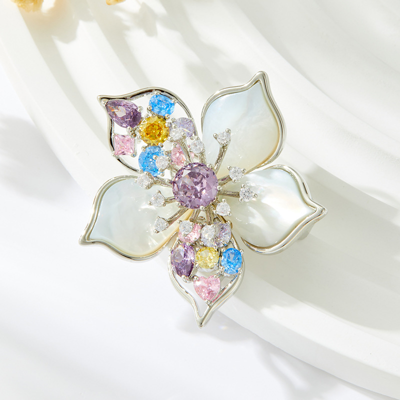 Original Design Natural Mother-of-pearl Flower Brooch, Copper Alloy Inlaid With Colored Zircon, High-end Corsage, New Women's Brooch.