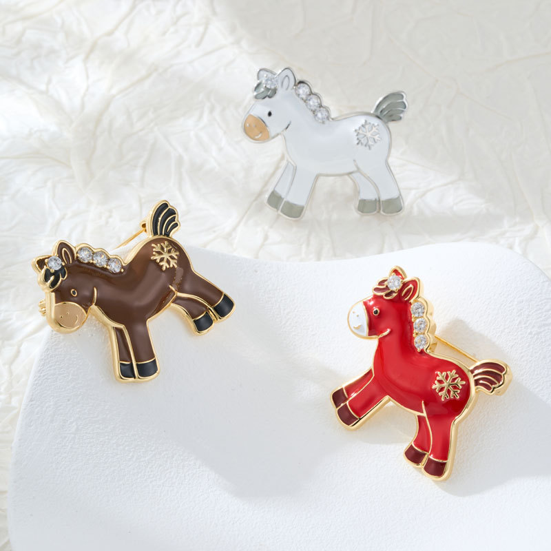 New Year's Festive Zodiac Horse Brooch, Cute And Elegant, With Glossy Enamel And Zircon Inlay, A Versatile Clothing Pin And Corsage.
