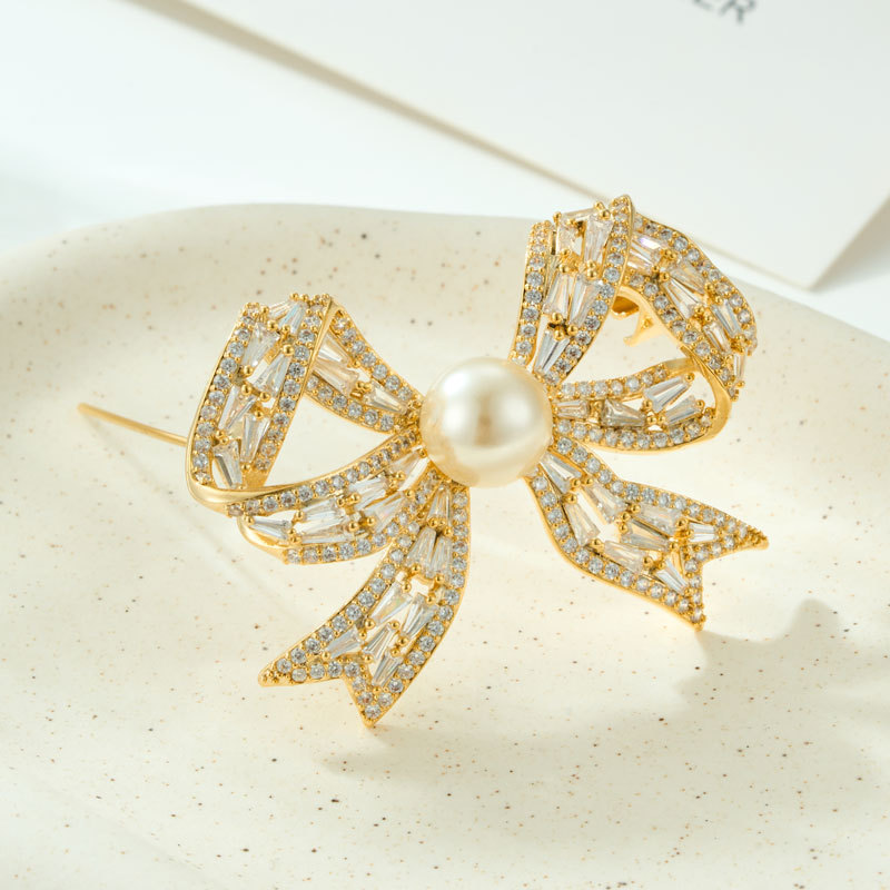 High-end, Understated Luxury Bow Brooch, Made Of Copper Alloy, Plated With Real Gold, And Inlaid With Zircon; A Versatile Clothing Accessory, Brooch, And Corsage For Women.
