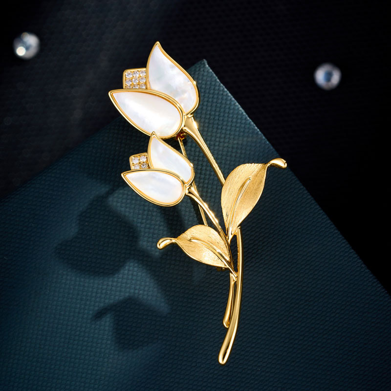 High-end, Elegant Natural Mother-of-pearl Tulip Brooch, A Niche, Feminine Style Suit Accessory, Corsage Pin.