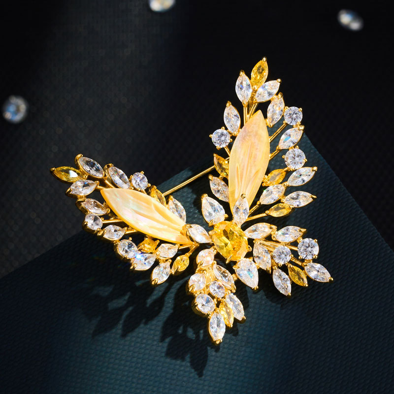 High-end, Exquisite Natural Mother-of-pearl Iridescent Butterfly Brooch, Copper Alloy Inlaid With Zircon, Three-dimensional Insect Brooch For Women.