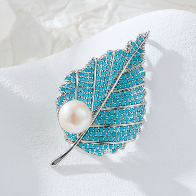 Luxury Three-dimensional Blue Turquoise Leaf Brooch, Copper Alloy Micro-inlaid Zircon And Freshwater Pearl, High-end Brooch For Women's Clothing.