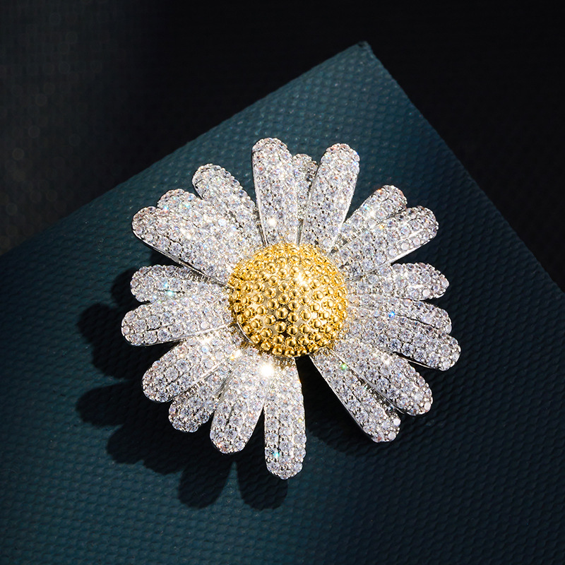 New Style Zircon Daisy Brooch, Copper Alloy, Two-tone Gold, Genuine Gold Plated, Micro-inlaid Zircon Flower Pin Corsage