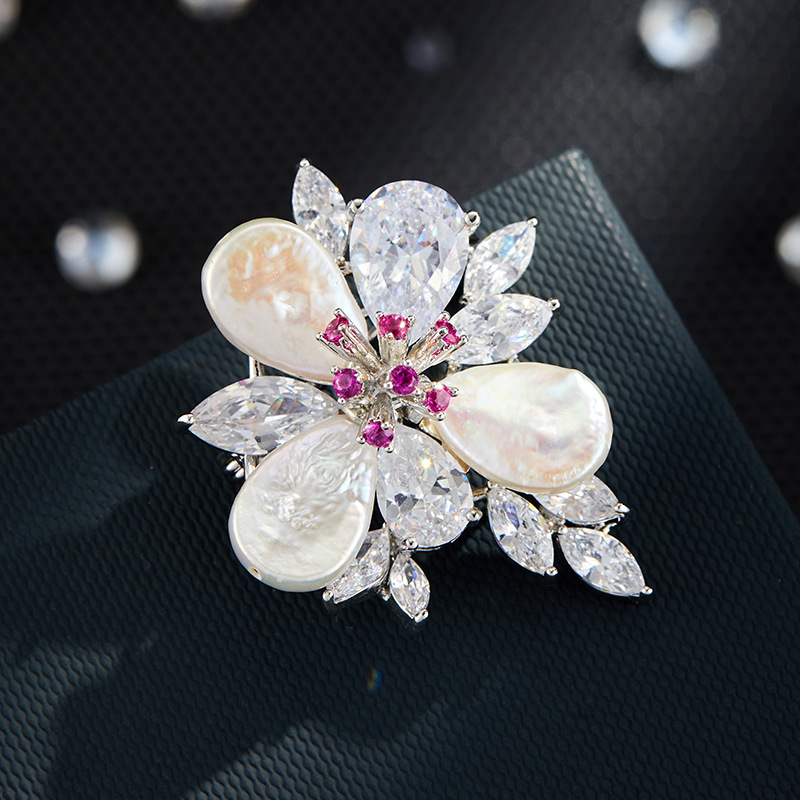Luxurious And Sophisticated Baroque Pearl Flower Brooch, Made Of Copper Alloy And Inlaid With Zircon, Exquisite New Clothing Accessory Corsage.