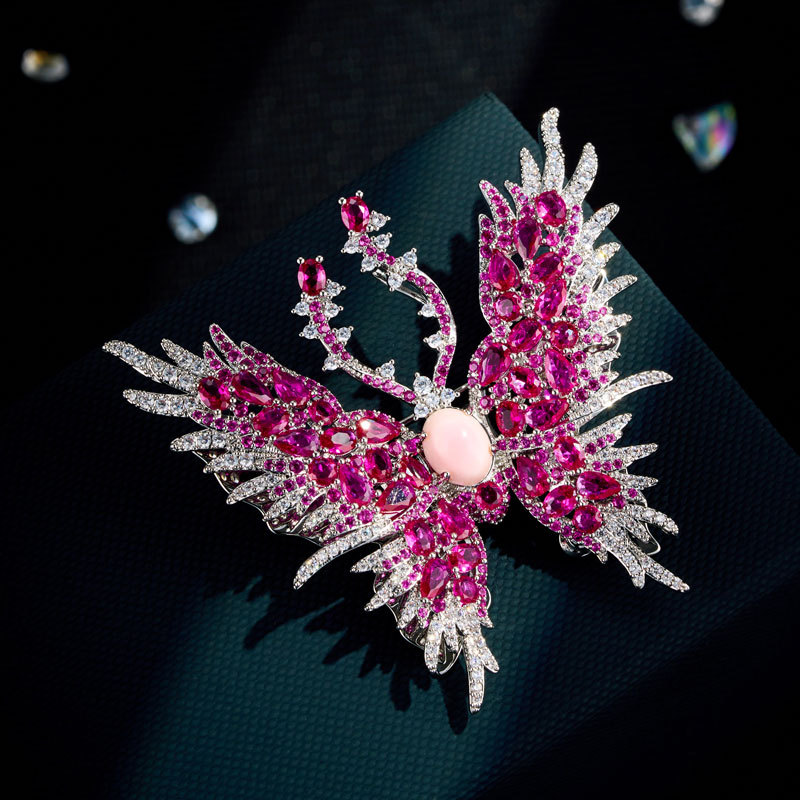 High-end, Eye-catching Queen-style Butterfly Brooch, Copper Inlaid With Zircon, Luxurious And Exquisite Clothing Pin, Fashionable Corsage.