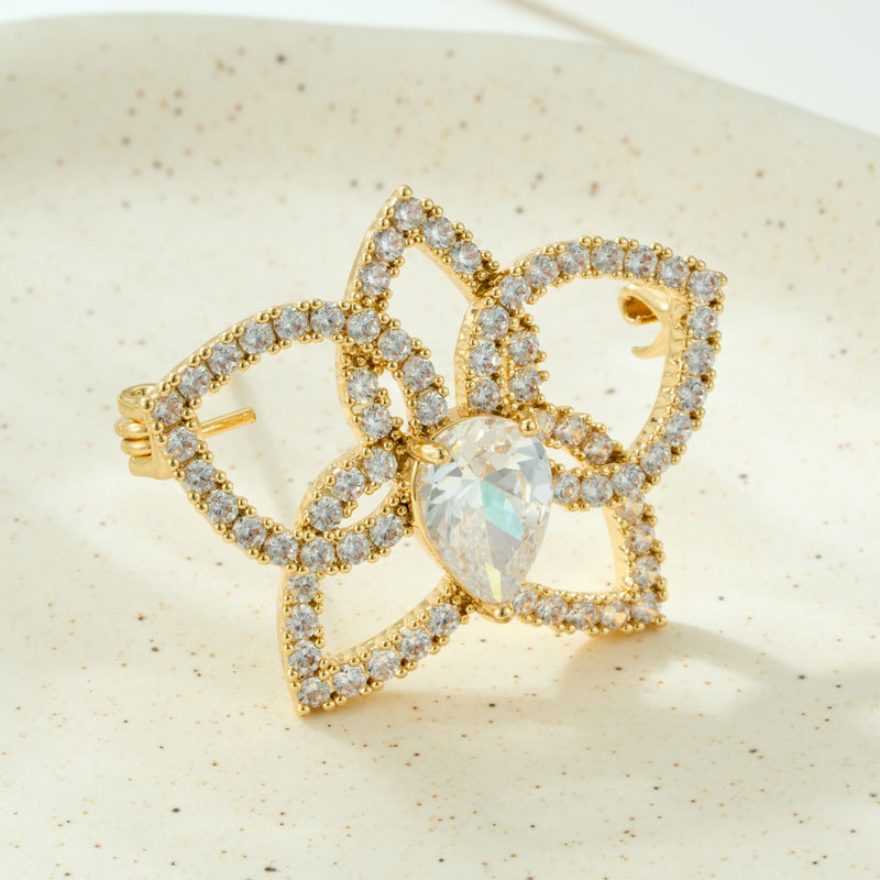 Luxury Openwork Five-pointed Star Brooch, Copper Alloy Micro-inlaid Zircon, Genuine Gold Electroplated Pin, Exquisite Clothing Ornament Corsage